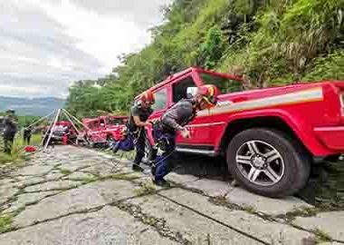 The FERNO multi-functional rescue support system participated in a mountain rescue exercise of a fire brigade。